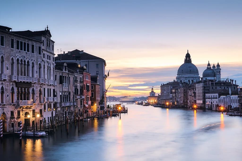 Venice Biennale Public Days vs. Art Vernissage: Dates, Hours, and Access
